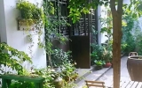 我們與生活只差了一個(gè)院子